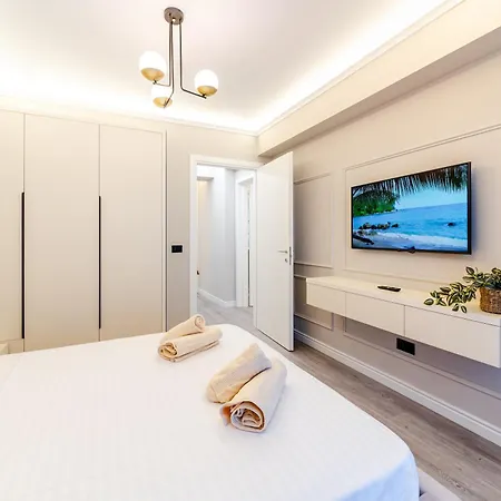 Infinity Seaview White Titanic With Underground Parking *